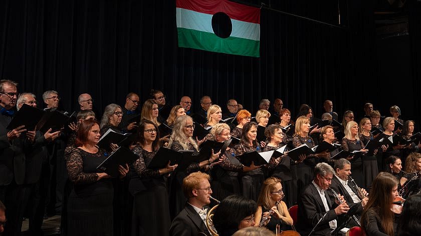 Teltházas október 23-ai ünnepi koncert a Munkácsy Mihály Művelődési Házban